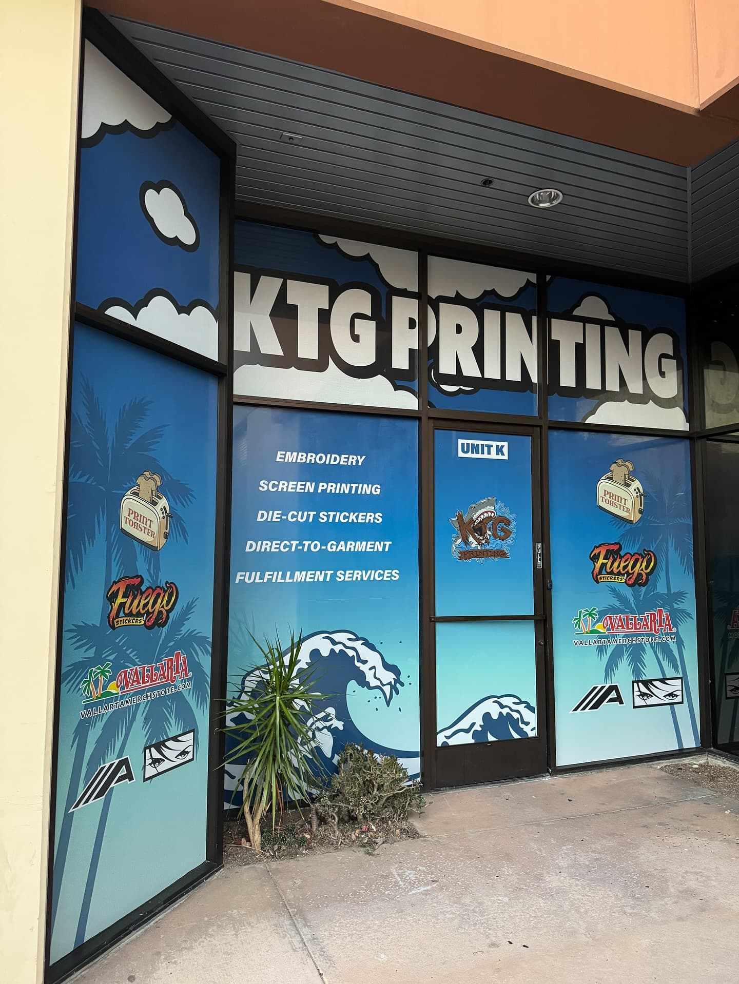 You can’t miss us with our awesome new window decals! 😎 Come and pay us a visit today! 🌊