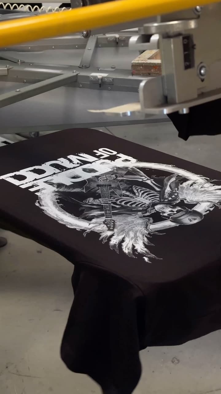 ๐ถ โEverythingโs so blurry & everyoneโs so fakeโ #PuddleofMudd print looking so ๐ PRINT WITH US TODAY ๐ซถ . . . #customshirts #m...