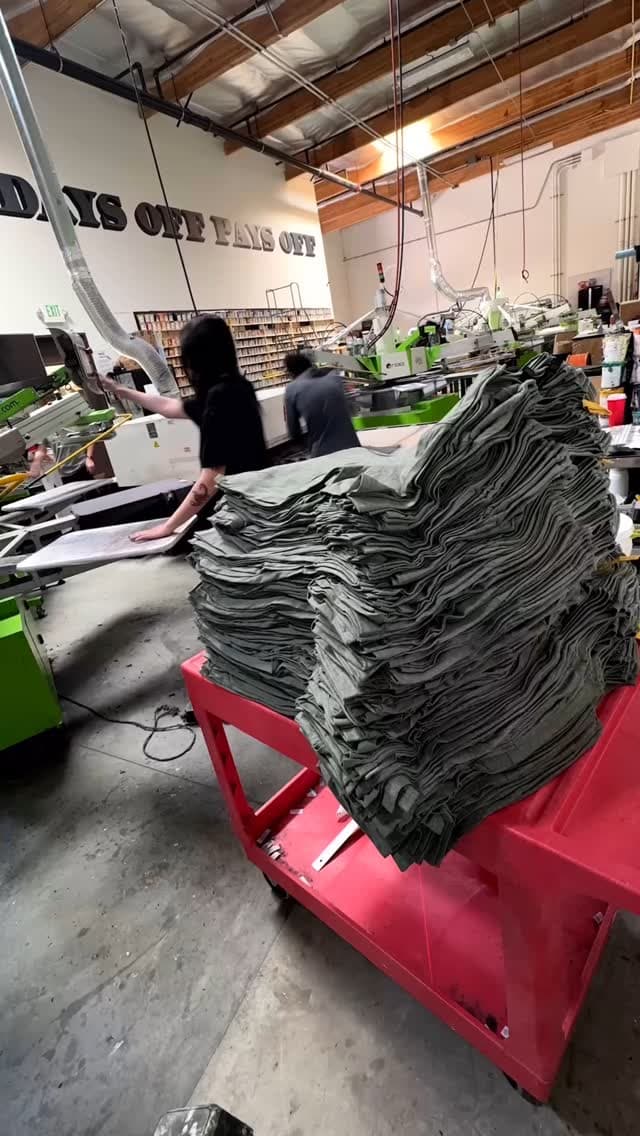 No job is too big or too small, we got you covered ๐จ Click the link in our bio & print with us today ! ๐ #screenprinting #man...