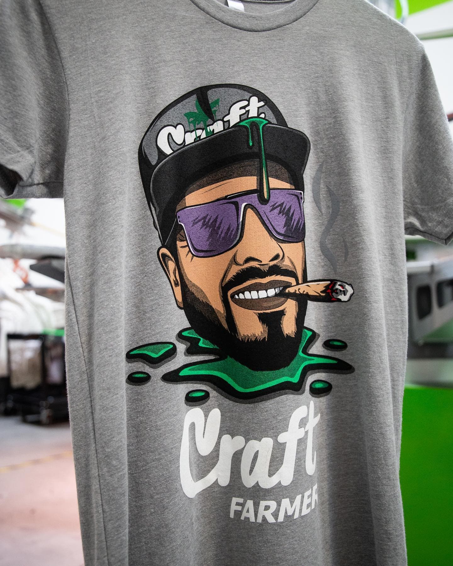 Screen printed details ๐ฅ . . . . #customapparel #customshirts #apparel #screenprinting #customtshirts #smallbusiness #custom...